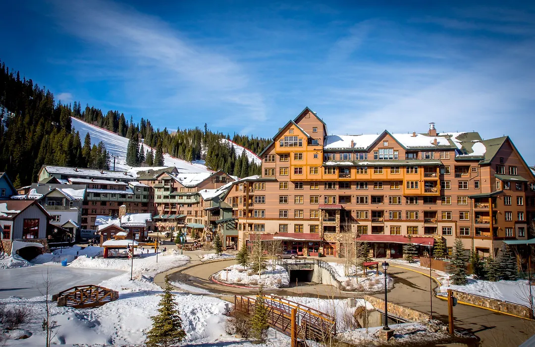 Zephyr Mountain Lodge-1